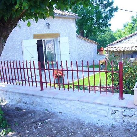 Maison Des Pruniers Massels Bagian luar foto