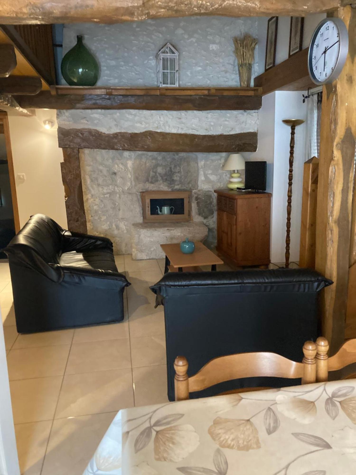 Maison Des Pruniers Massels Bagian luar foto